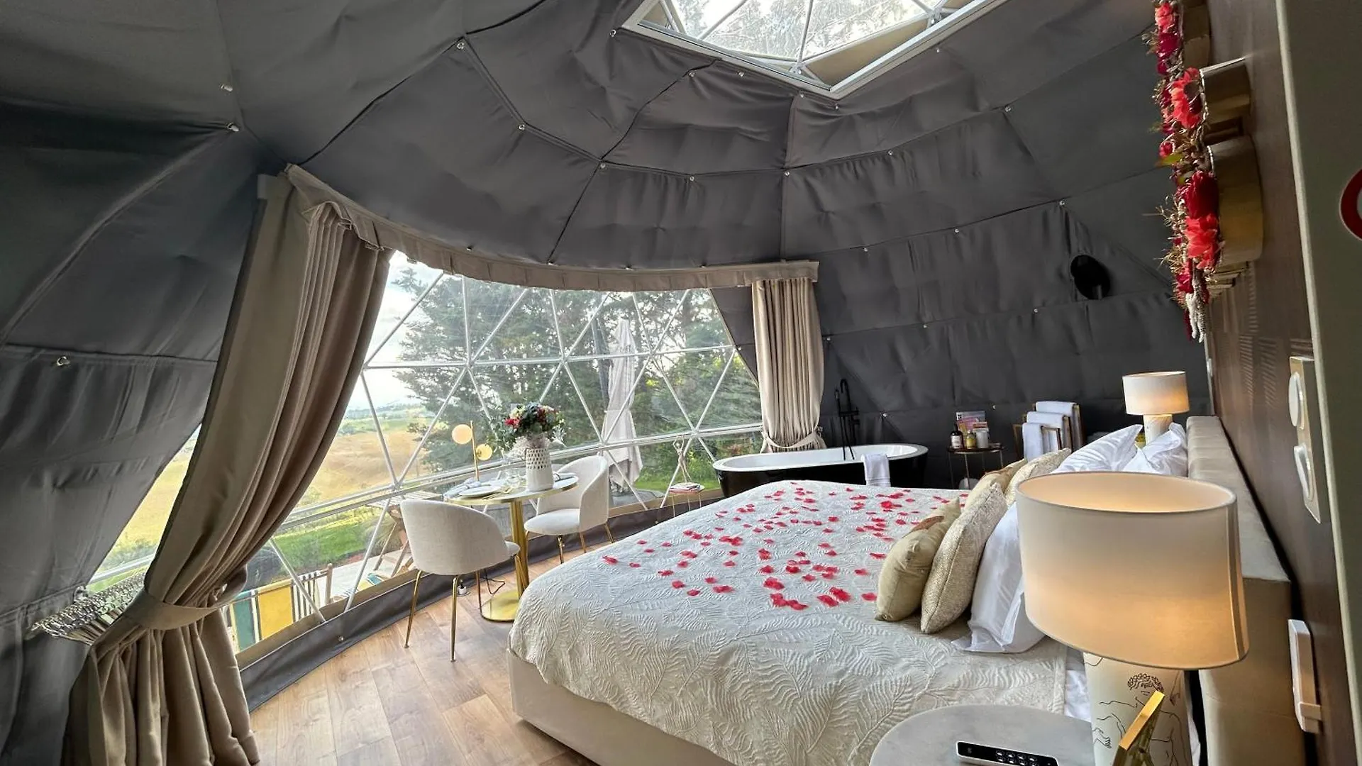 Campismo de Luxo Dome Lauragais Hotel Caignac