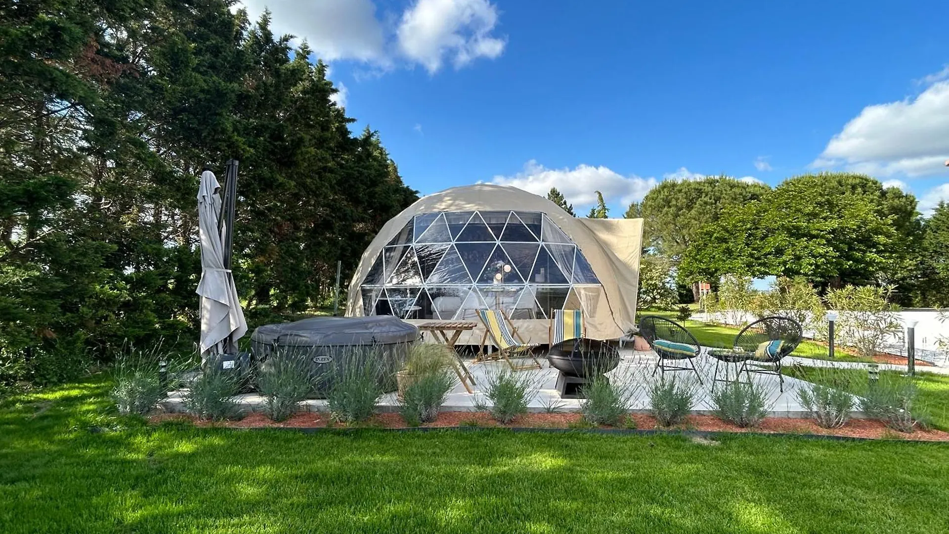 Dome Lauragais Hotel Caignac 0*,  França
